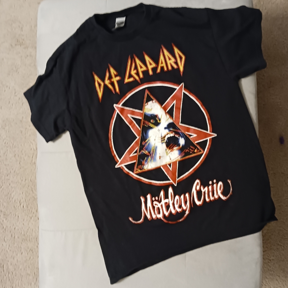 Def Leppard Motley Crue tour 2022 T-shirt {Size-M}